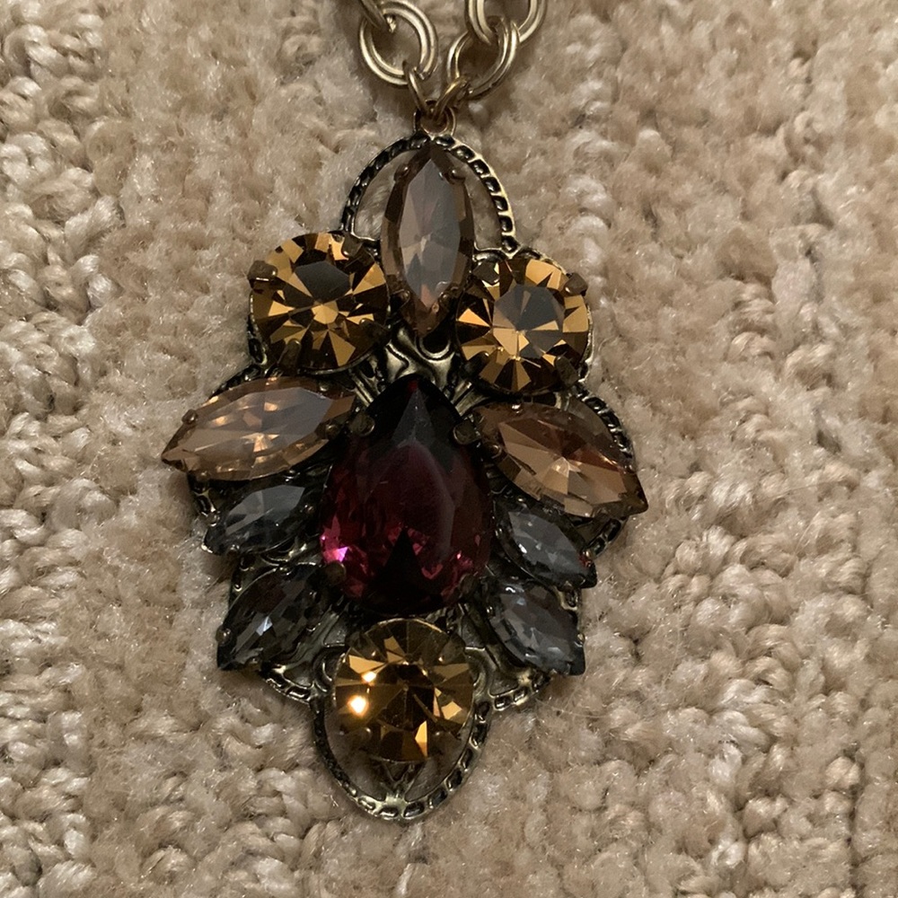 Loft jewel pendant necklace